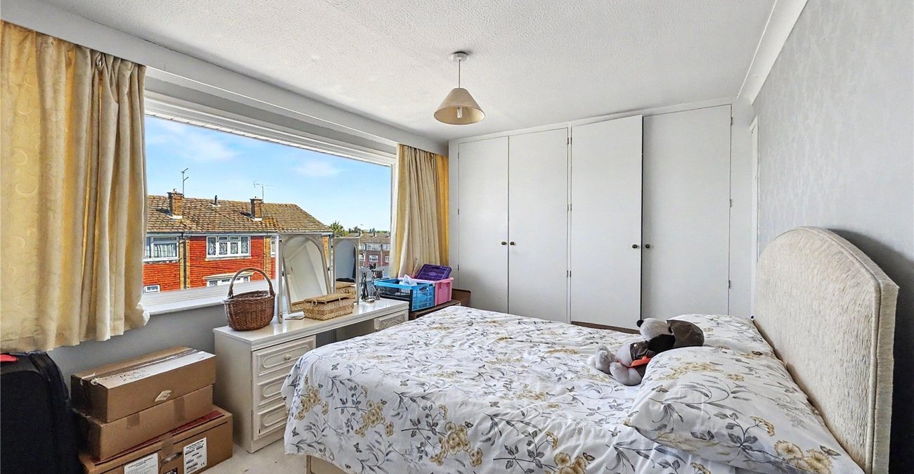 4 bedroom property for sale in Rainham | Robinson Michael & Jackson