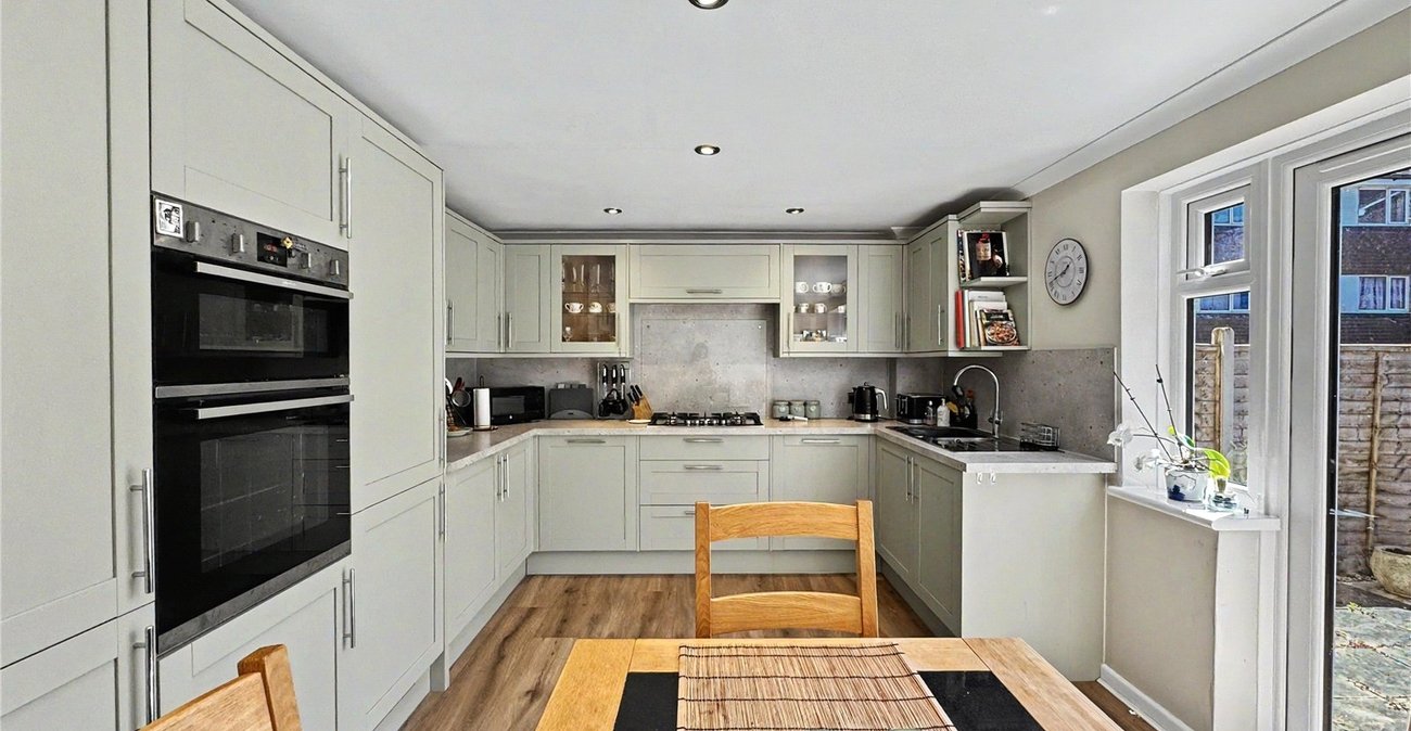4 bedroom property for sale in Rainham | Robinson Michael & Jackson