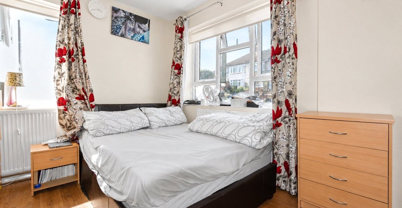 2 bedroom property for sale in Crayford | Robinson Jackson