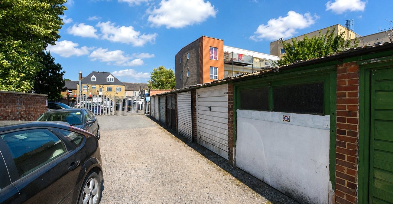 2 bedroom property for sale in Crayford | Robinson Jackson