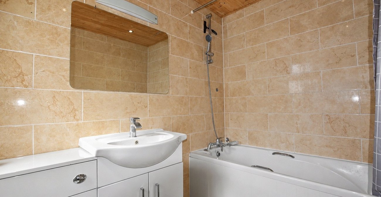 2 bedroom property for sale in Crayford | Robinson Jackson