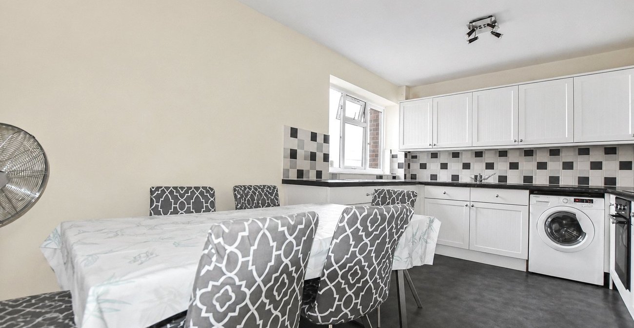 2 bedroom property for sale in Crayford | Robinson Jackson