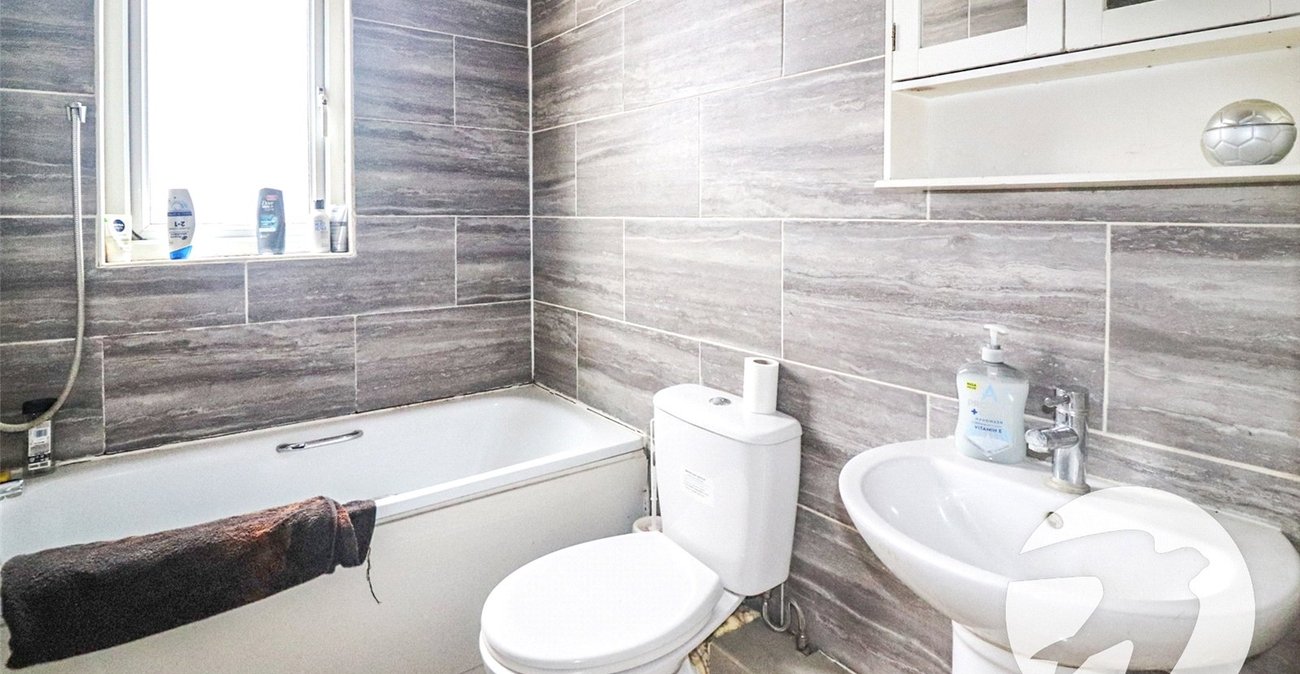 2 bedroom property for sale in Erith | Robinson Jackson