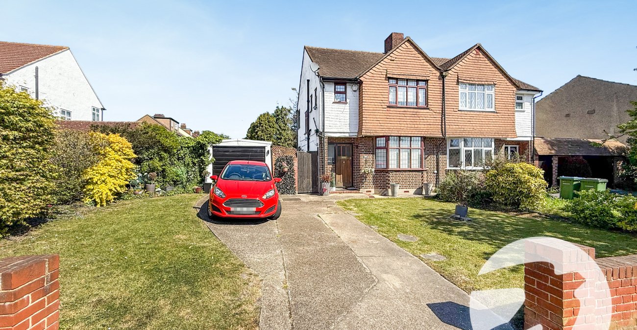 3 bedroom house for sale in London | Robinson Jackson