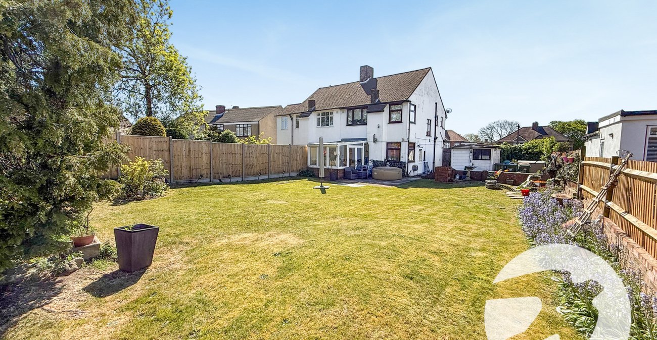 3 bedroom house for sale in London | Robinson Jackson