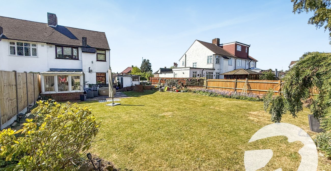 3 bedroom house for sale in London | Robinson Jackson