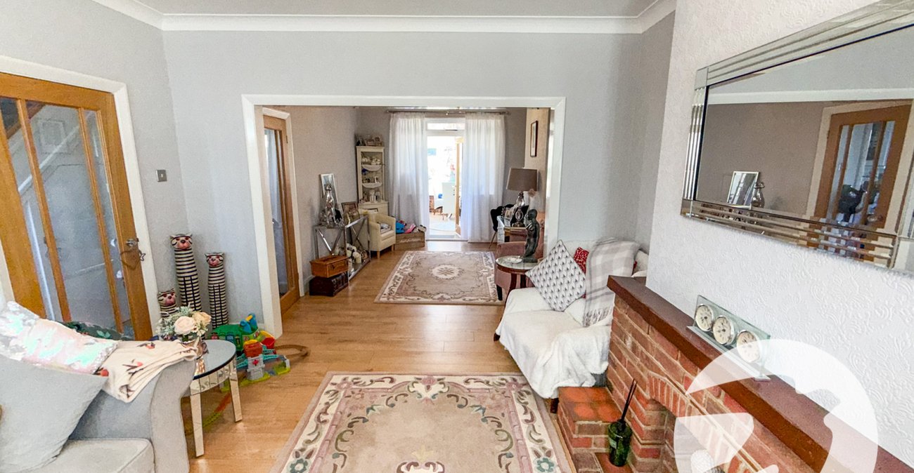 3 bedroom house for sale in London | Robinson Jackson