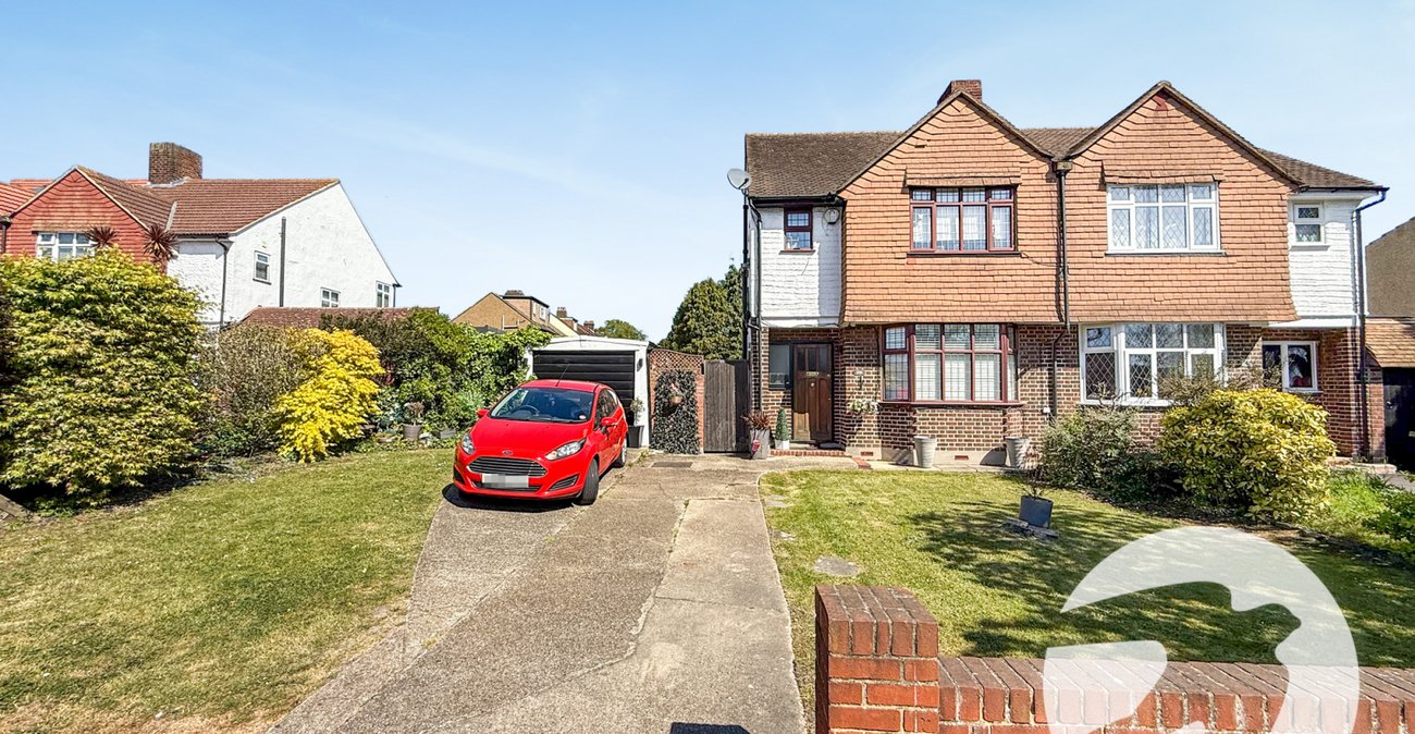 3 bedroom house for sale in London | Robinson Jackson