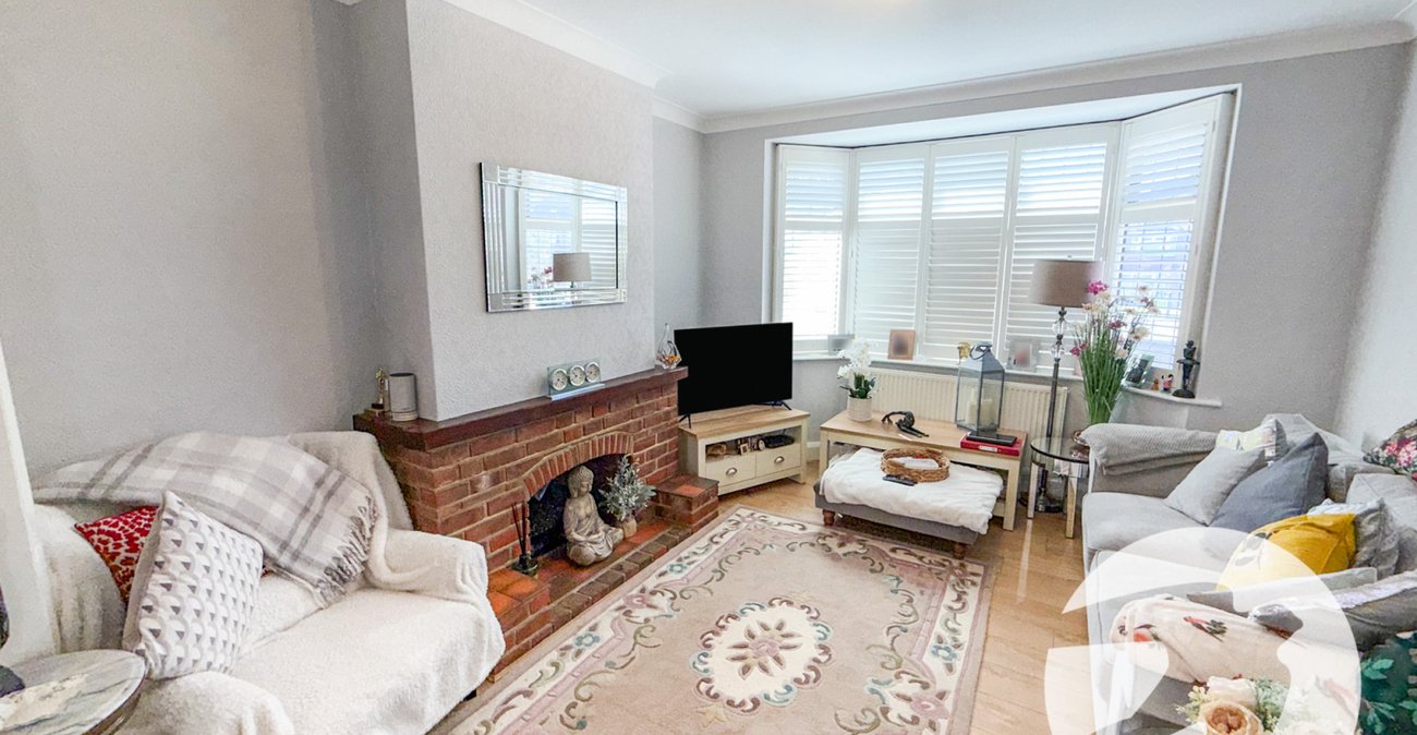 3 bedroom house for sale in London | Robinson Jackson