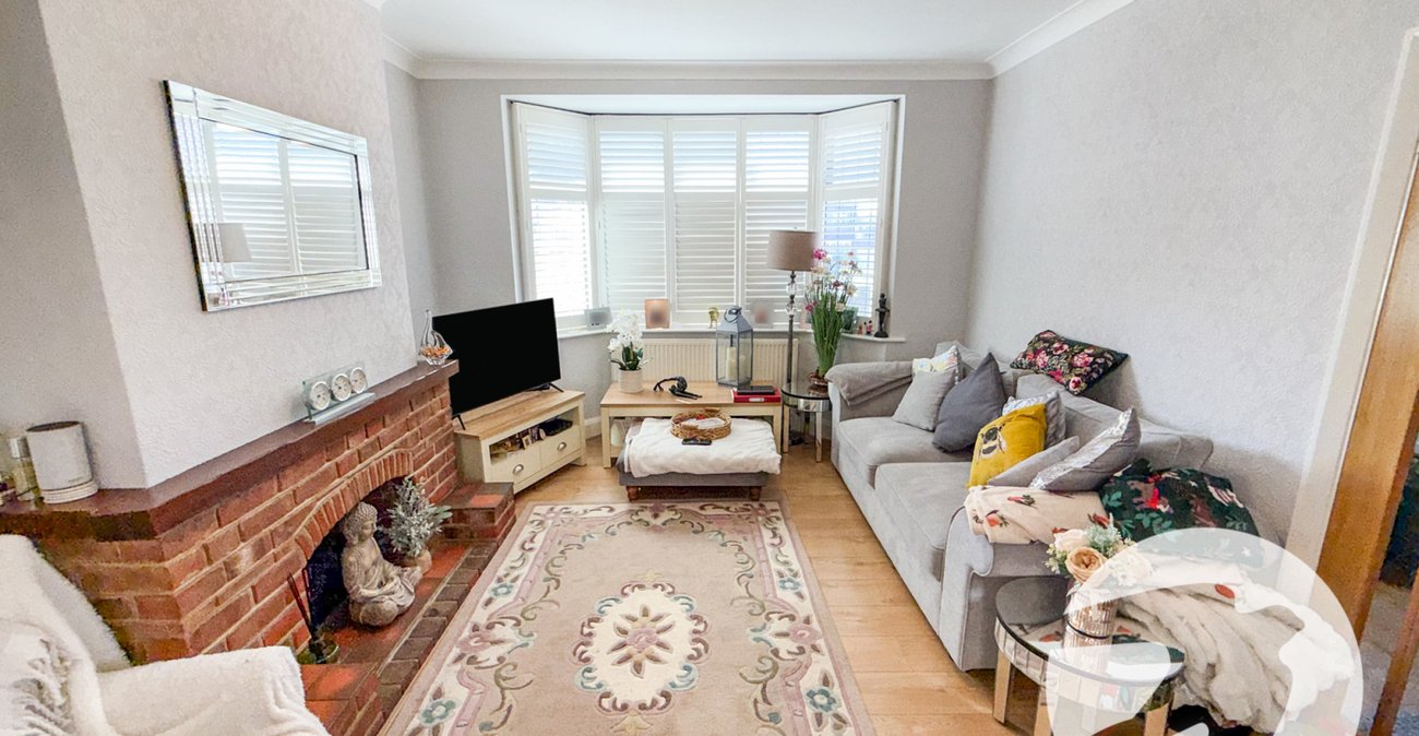 3 bedroom house for sale in London | Robinson Jackson