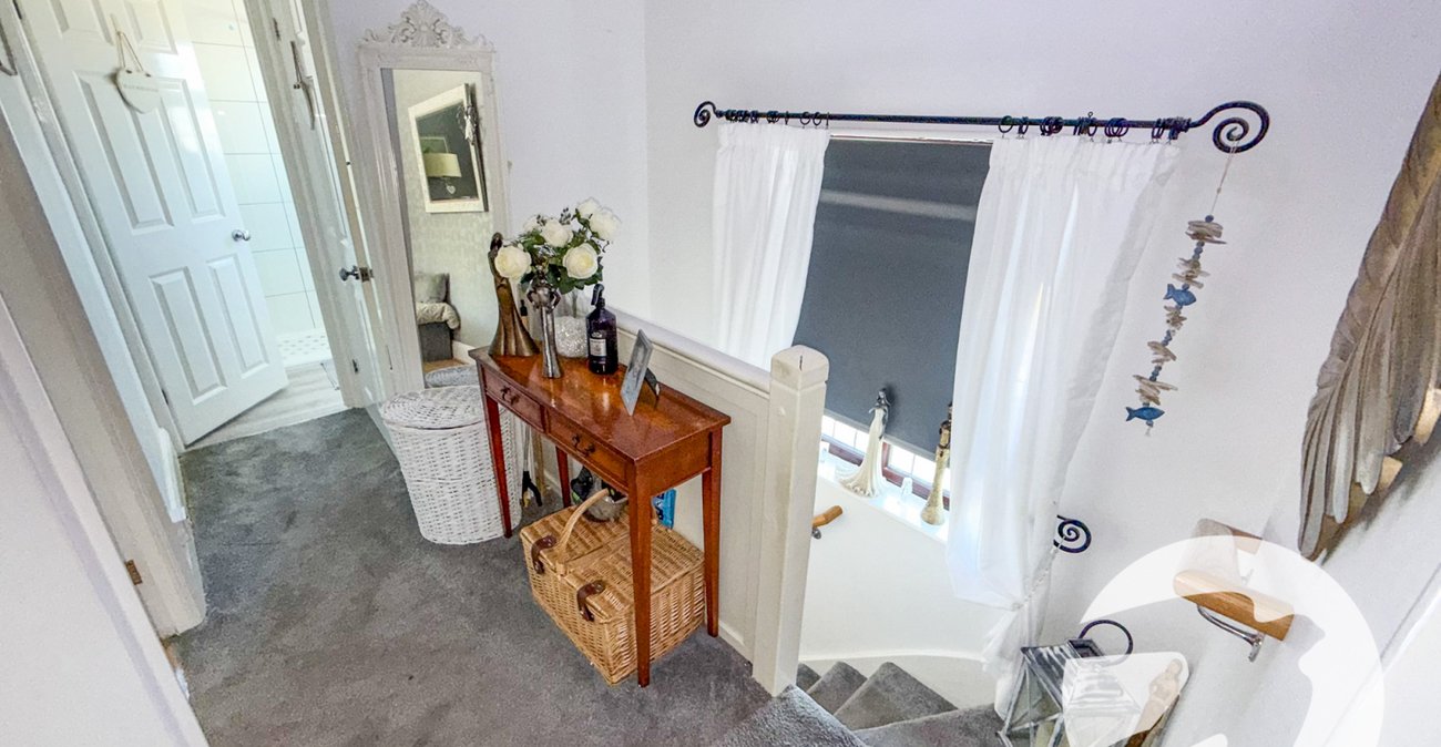 3 bedroom house for sale in London | Robinson Jackson