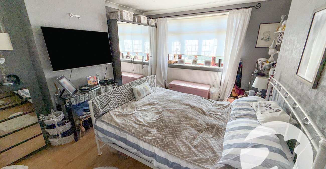 3 bedroom house for sale in London | Robinson Jackson