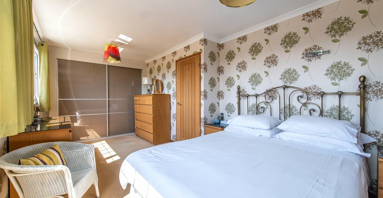 4 bedroom house for sale in Istead Rise | Robinson Michael & Jackson