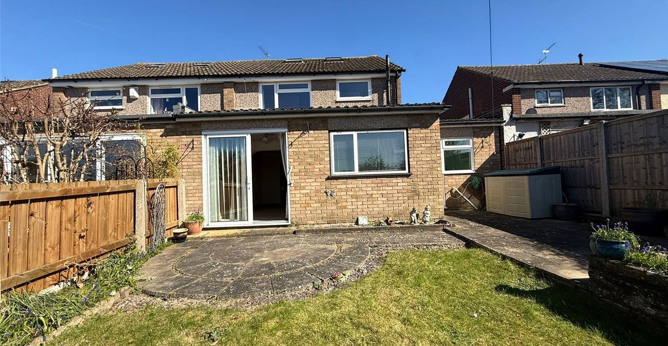 3 bedroom house for sale in Istead Rise | Robinson Michael & Jackson