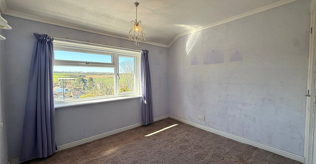 3 bedroom house for sale in Istead Rise | Robinson Michael & Jackson