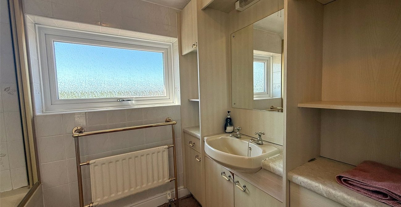 3 bedroom house for sale in Istead Rise | Robinson Michael & Jackson