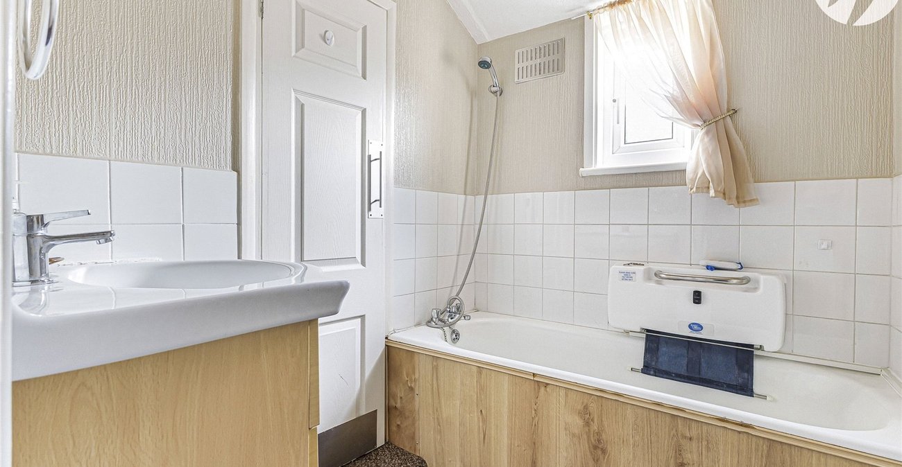 2 bedroom house for sale in Rochester | Robinson Michael & Jackson