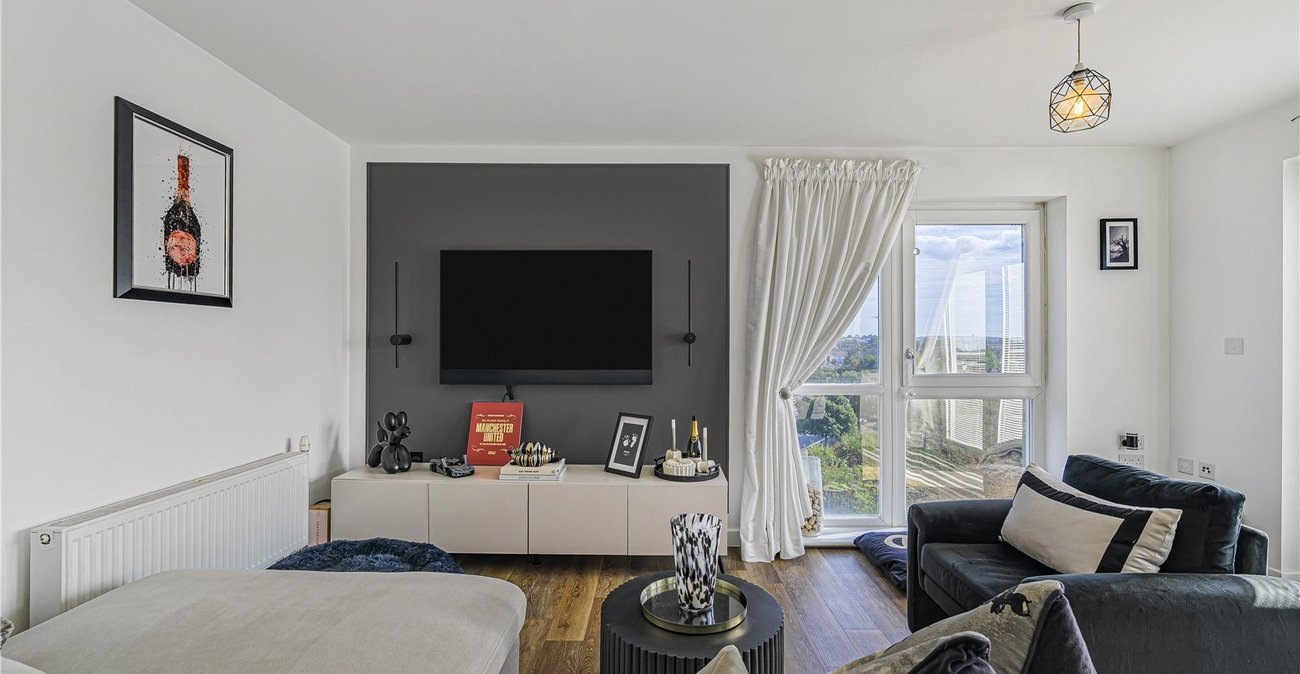2 bedroom property for sale in Dartford | Robinson Jackson