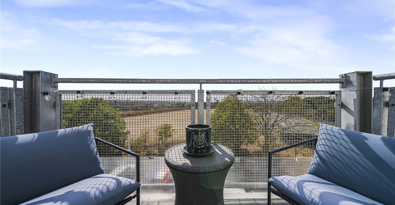 2 bedroom property for sale in Dartford | Robinson Jackson