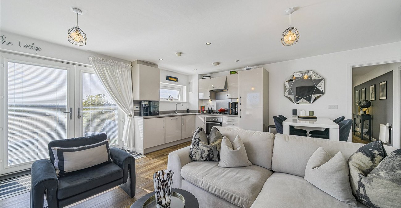 2 bedroom property for sale in Dartford | Robinson Jackson
