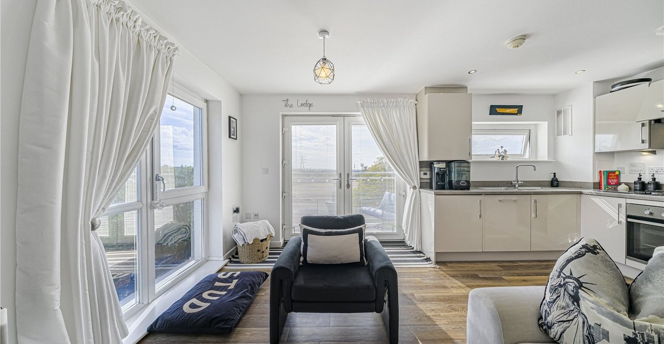 2 bedroom property for sale in Dartford | Robinson Jackson