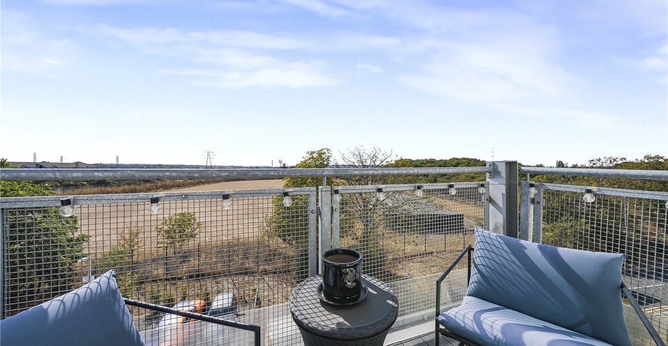 2 bedroom property for sale in Dartford | Robinson Jackson