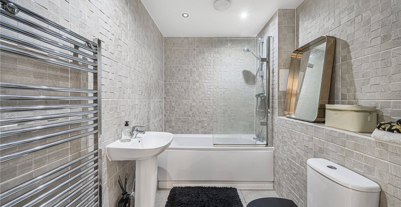 2 bedroom property for sale in Dartford | Robinson Jackson