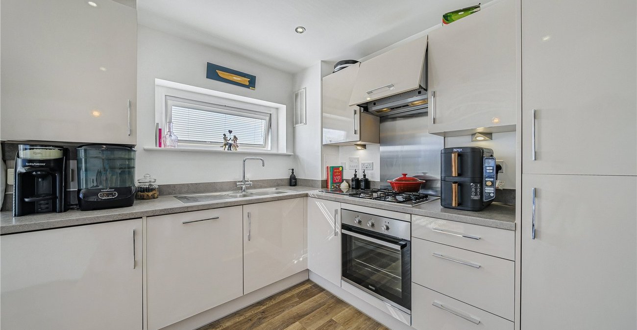 2 bedroom property for sale in Dartford | Robinson Jackson