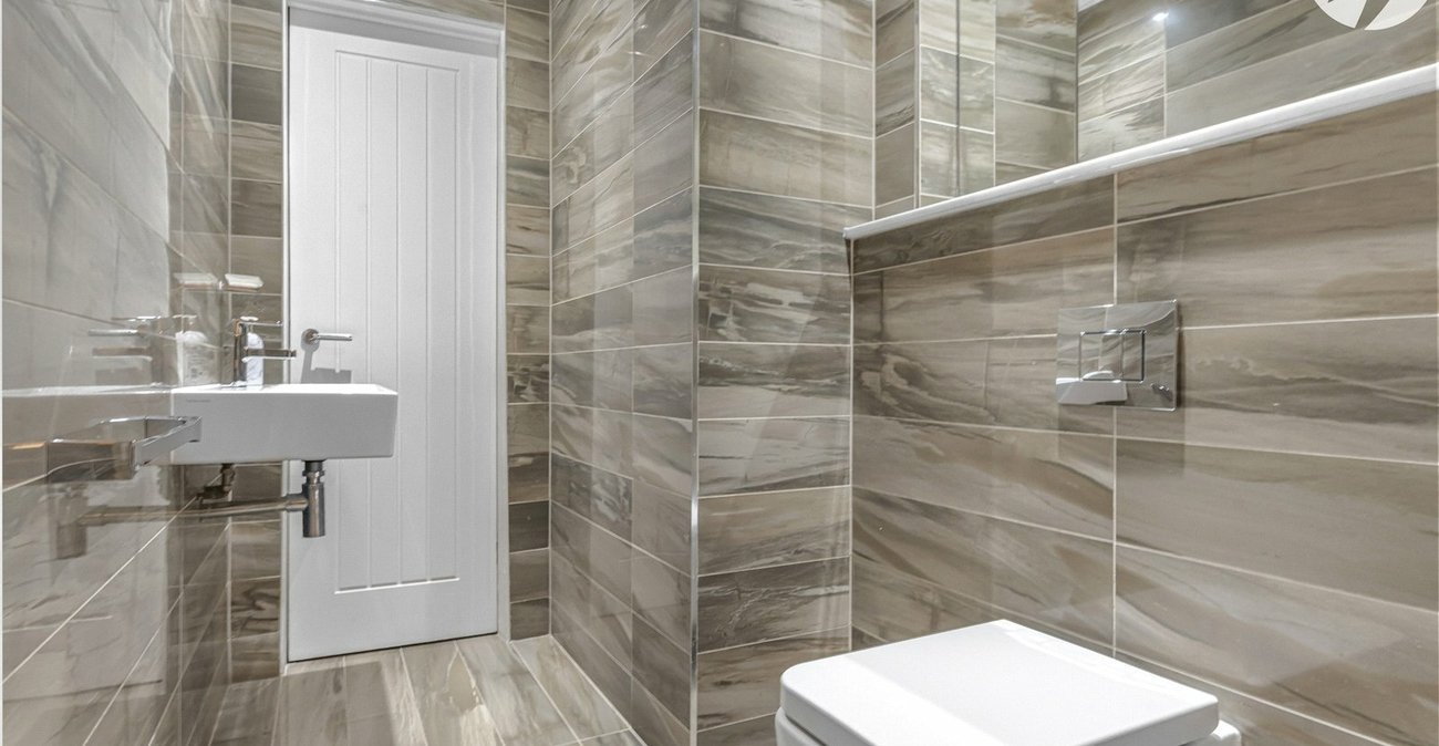 5 bedroom house for sale in Dartford | Robinson Jackson