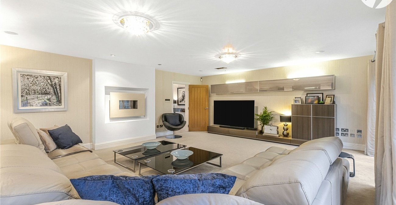 5 bedroom house for sale in Dartford | Robinson Jackson