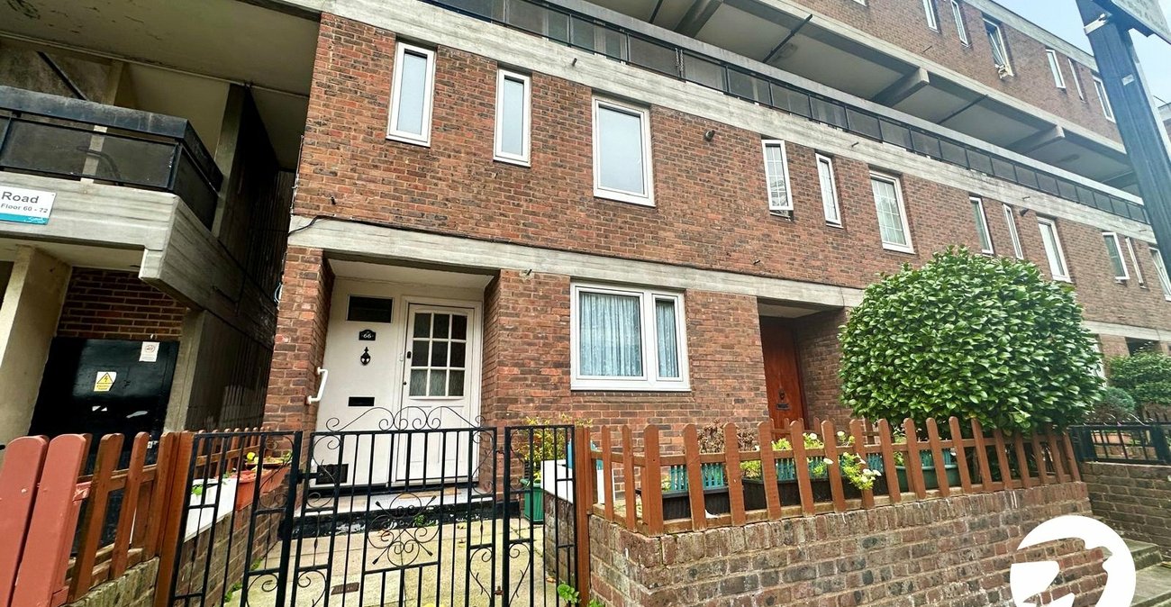 3 bedroom property for sale in London | Robinson Jackson