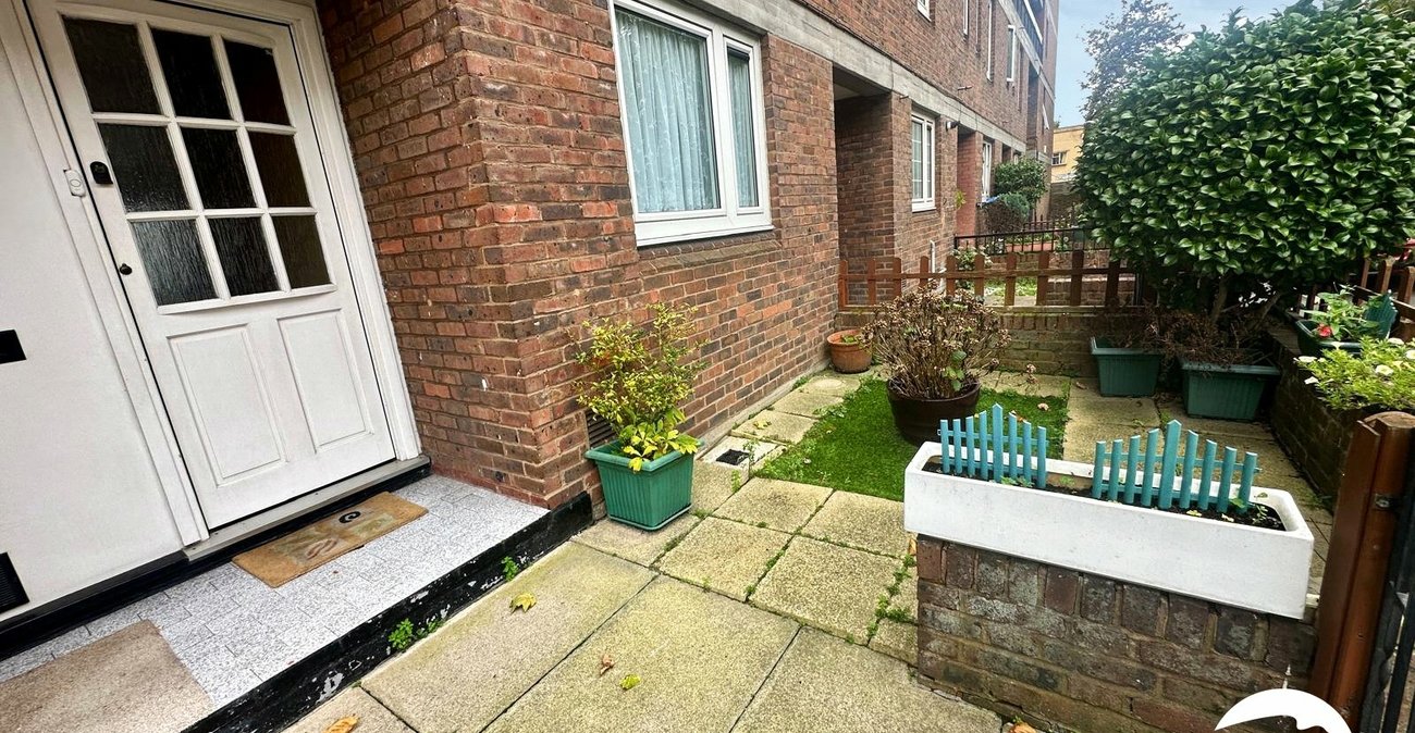 3 bedroom property for sale in London | Robinson Jackson