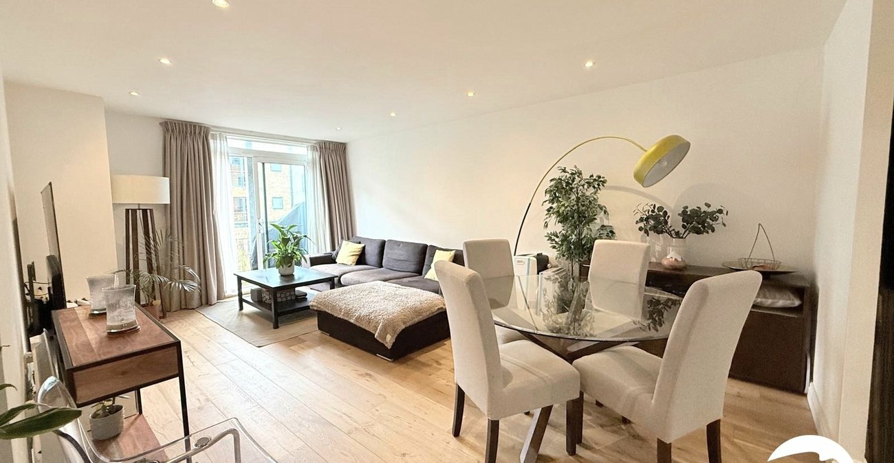 2 bedroom property for sale in London | Robinson Jackson