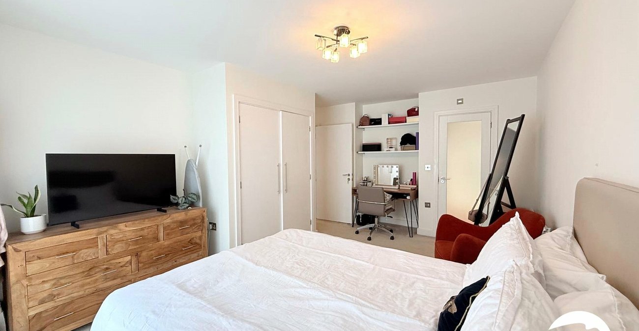2 bedroom property for sale in London | Robinson Jackson