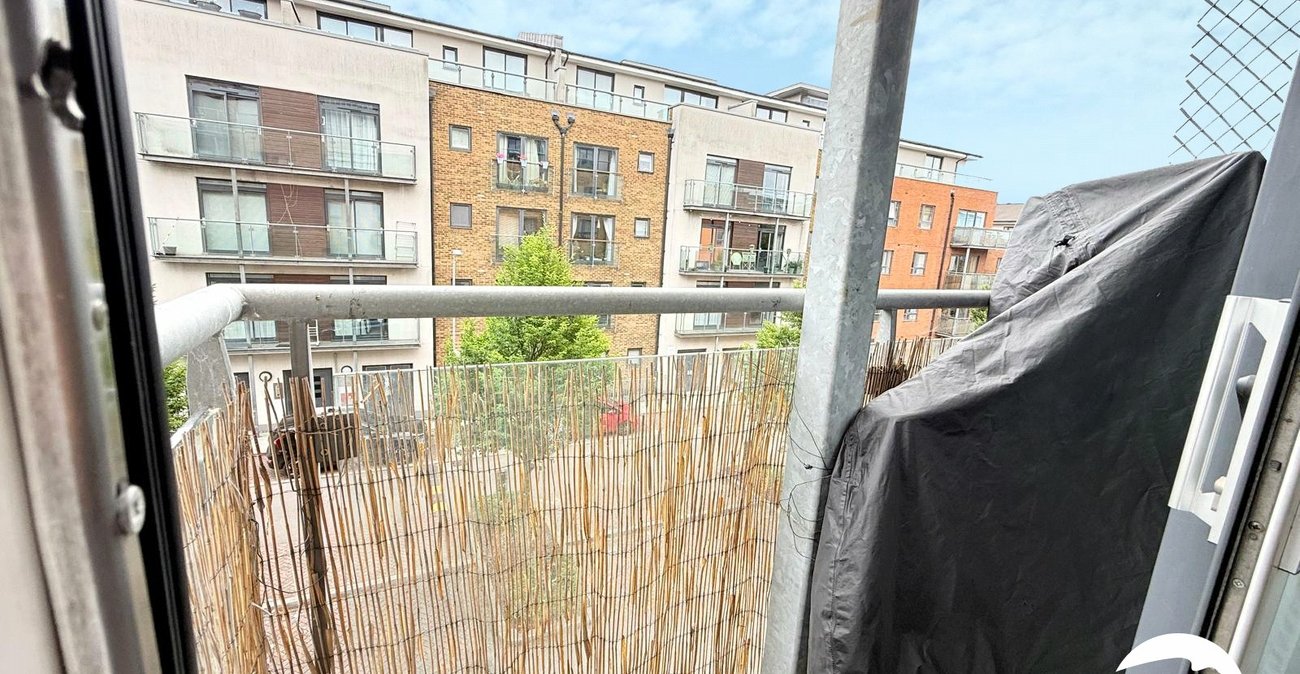 2 bedroom property for sale in London | Robinson Jackson