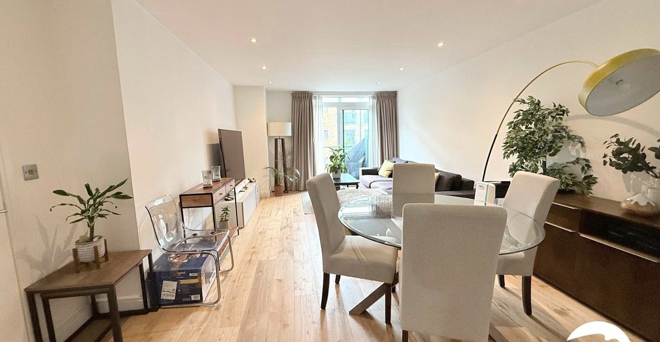 2 bedroom property for sale in London | Robinson Jackson