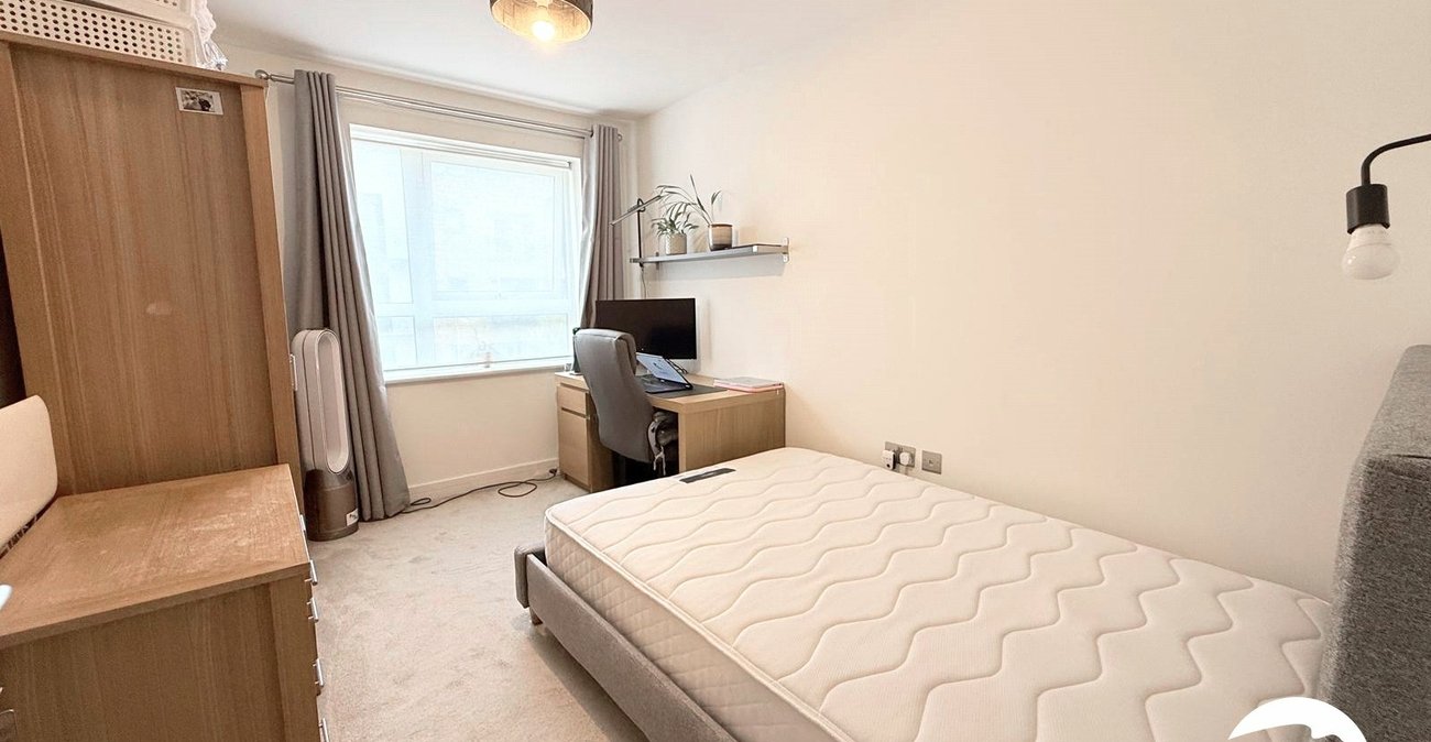 2 bedroom property for sale in London | Robinson Jackson