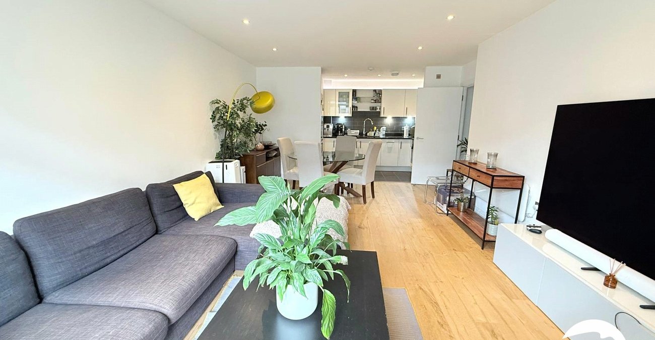 2 bedroom property for sale in London | Robinson Jackson