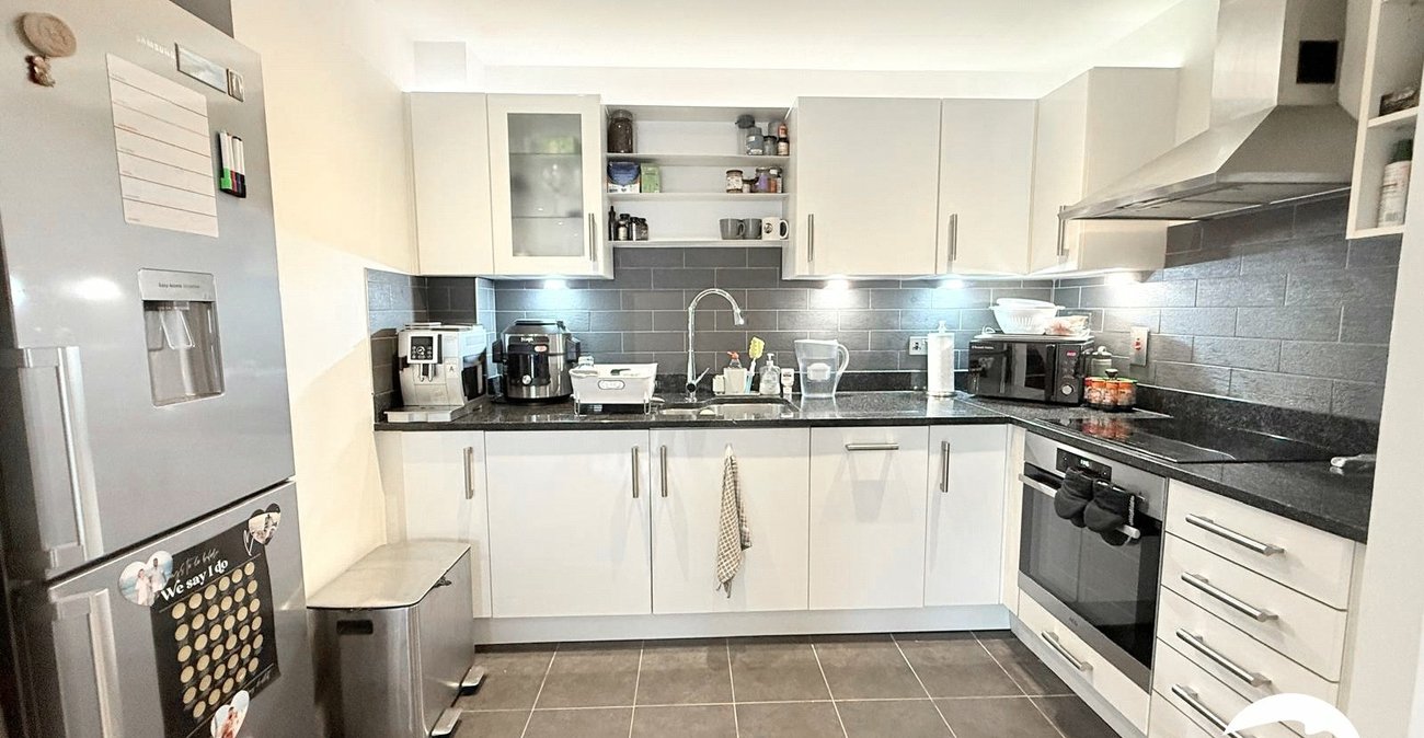 2 bedroom property for sale in London | Robinson Jackson