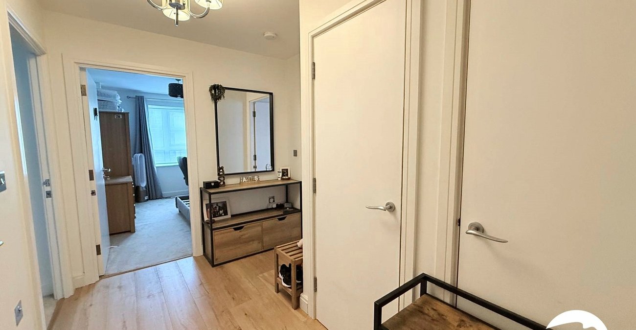 2 bedroom property for sale in London | Robinson Jackson