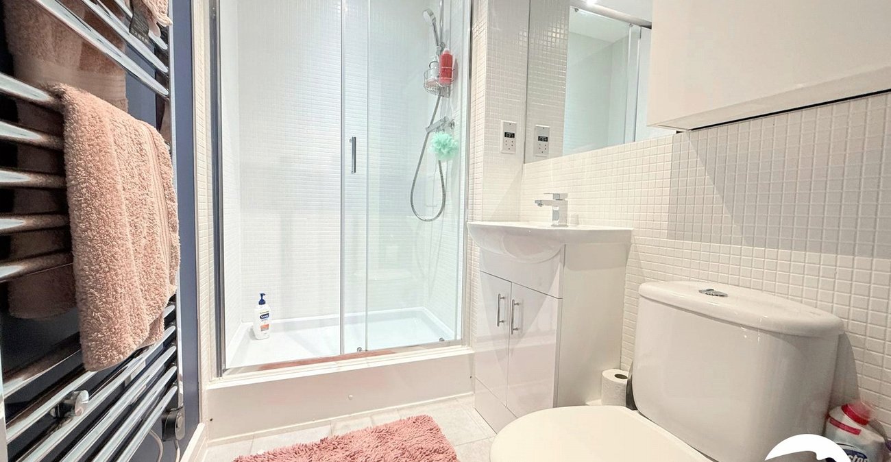 2 bedroom property for sale in London | Robinson Jackson