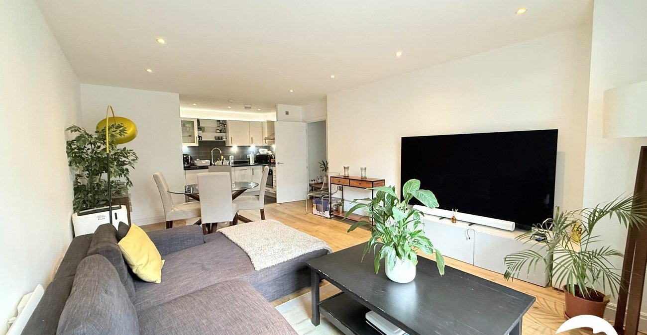 2 bedroom property for sale in London | Robinson Jackson