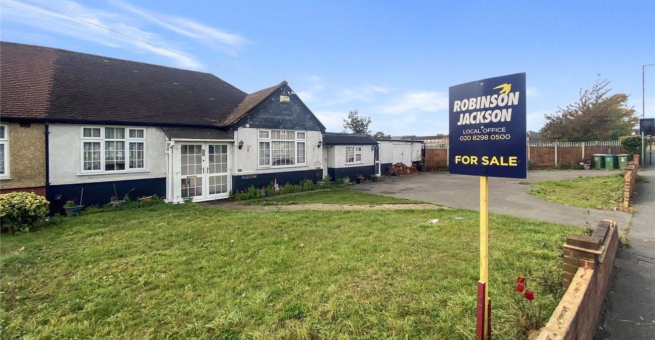3 bedroom bungalow for sale in Blackfen | Robinson Jackson