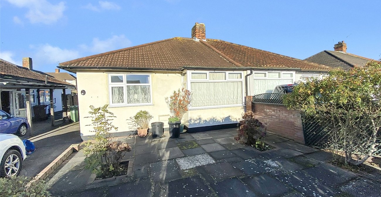 2 bedroom bungalow for sale in Sidcup | Robinson Jackson