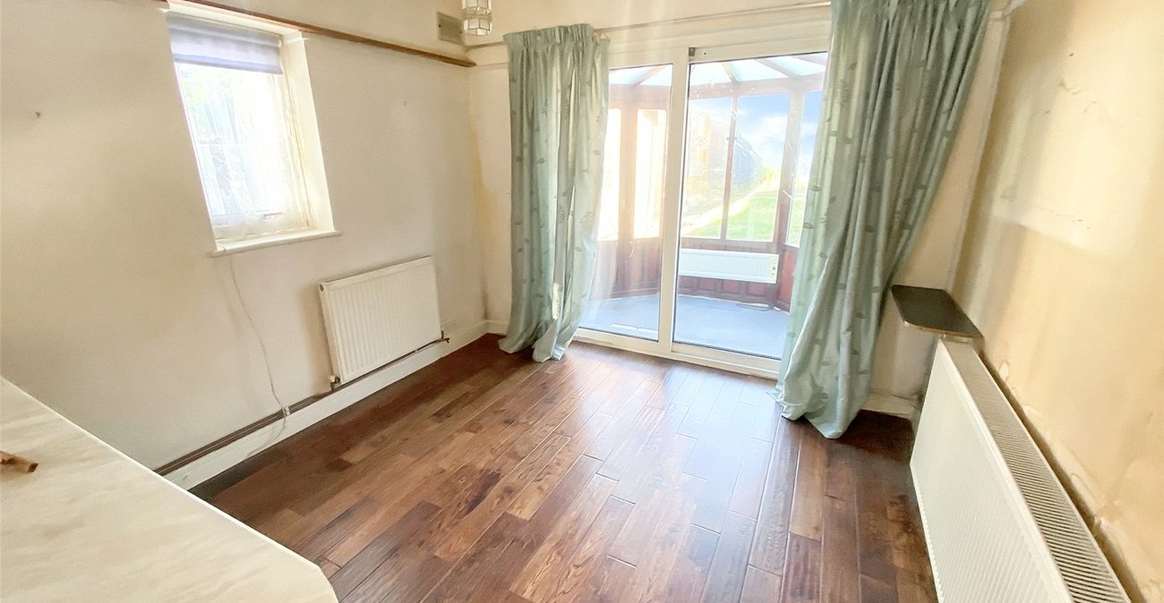 2 bedroom bungalow for sale in Sidcup | Robinson Jackson