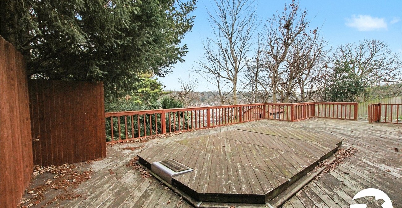 5 bedroom house for sale in Plumstead Common | Robinson Jackson