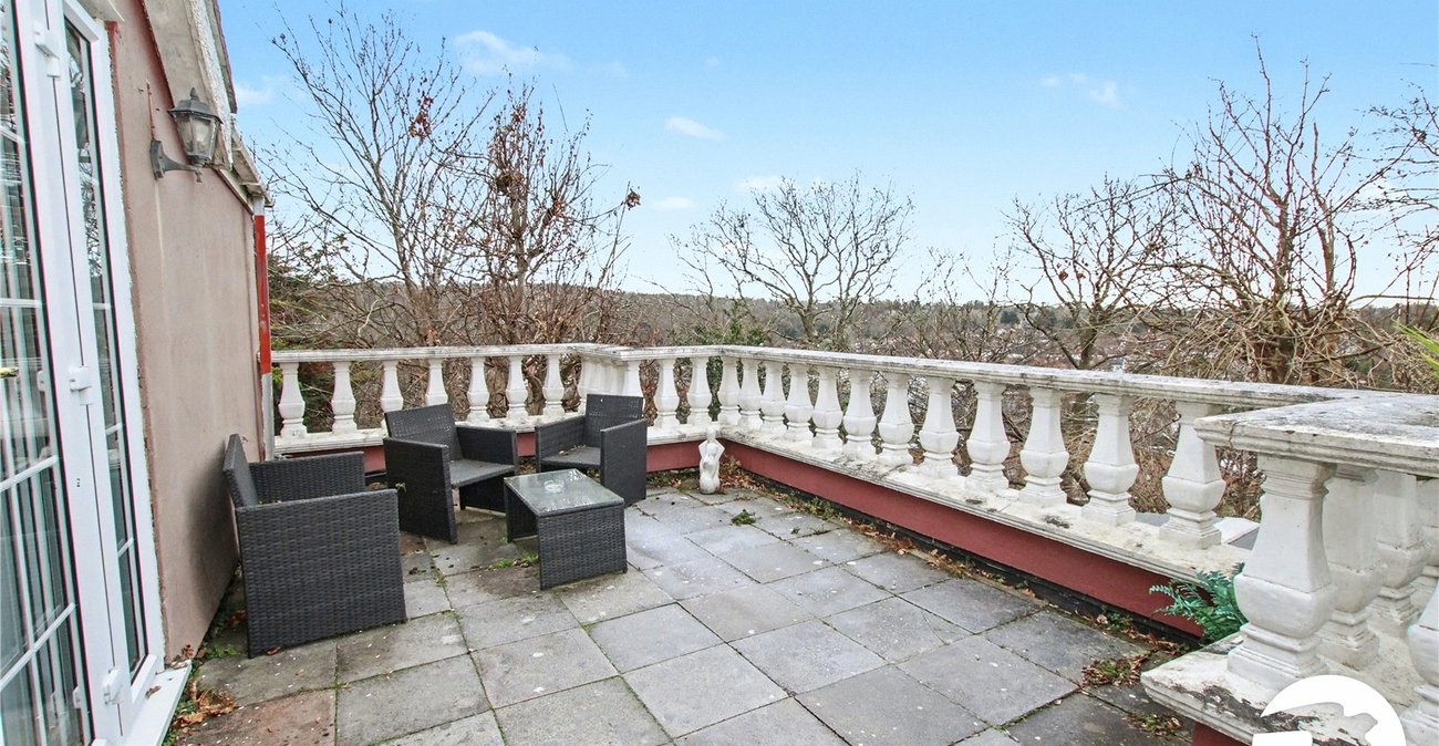 5 bedroom house for sale in Plumstead Common | Robinson Jackson