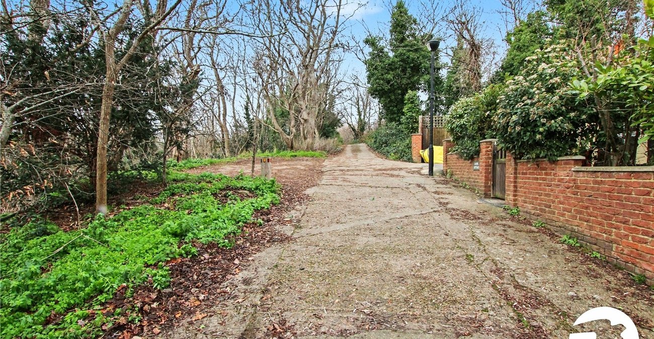 5 bedroom house for sale in Plumstead Common | Robinson Jackson