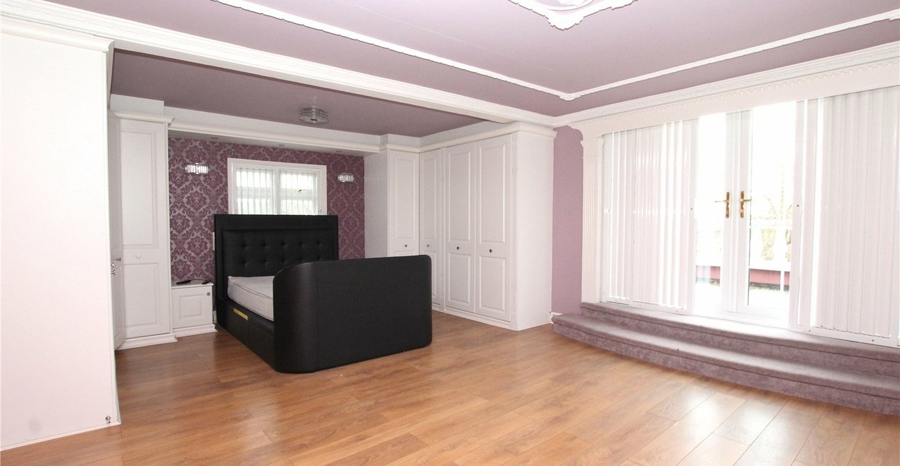 5 bedroom house for sale in Plumstead Common | Robinson Jackson