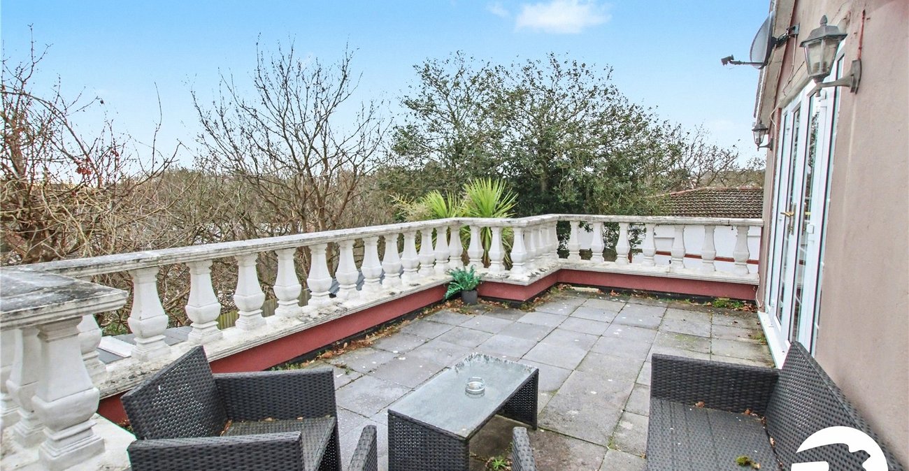 5 bedroom house for sale in Plumstead Common | Robinson Jackson